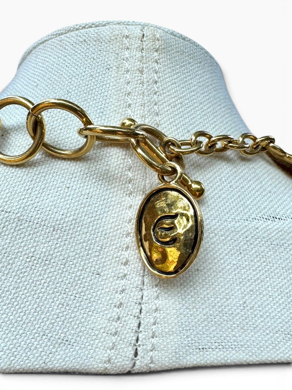 ELIZABETH TAYLOR Vintage Bold “Gold Coast” Collection Hammered Disc Necklace - Picture 9 of 9